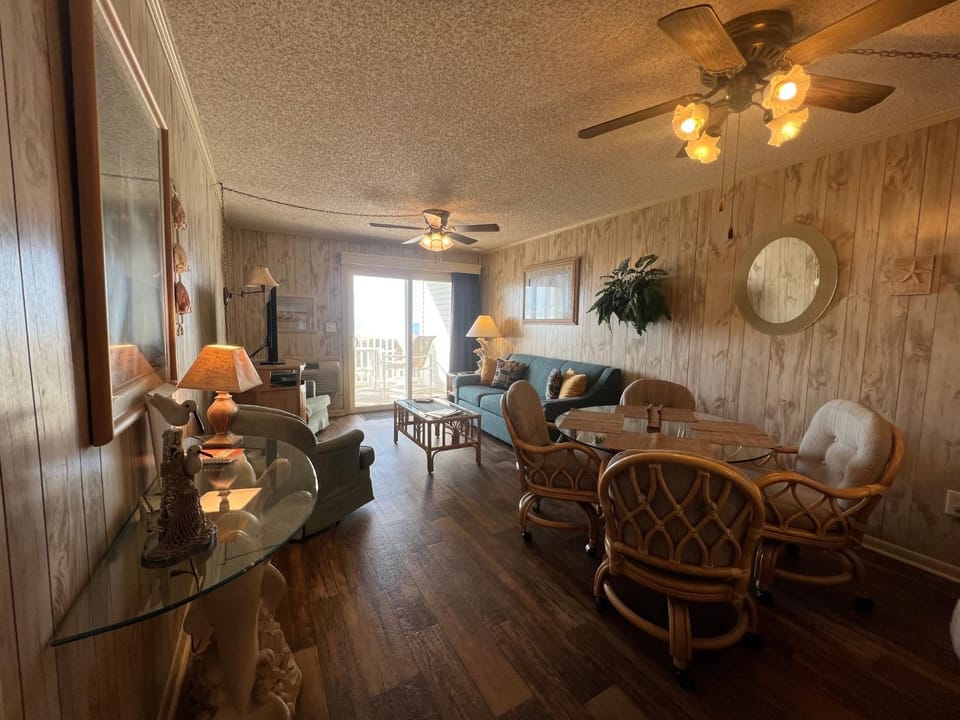 Ocean Waves I Direct Oceanfront I Ocean Pier 4 I North Myrtle Beach House in North Myrtle Beach