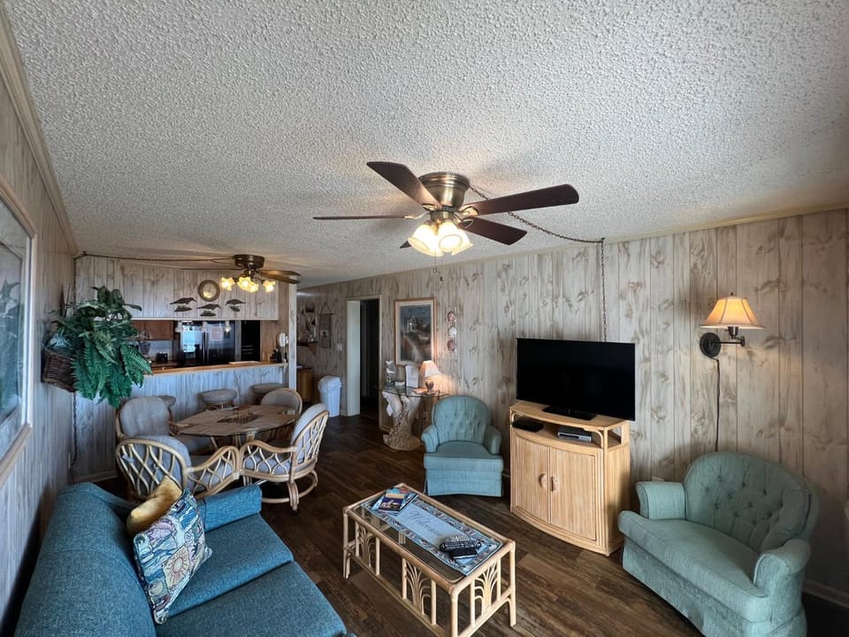 Ocean Waves I Direct Oceanfront I Ocean Pier 4 I North Myrtle Beach House in North Myrtle Beach
