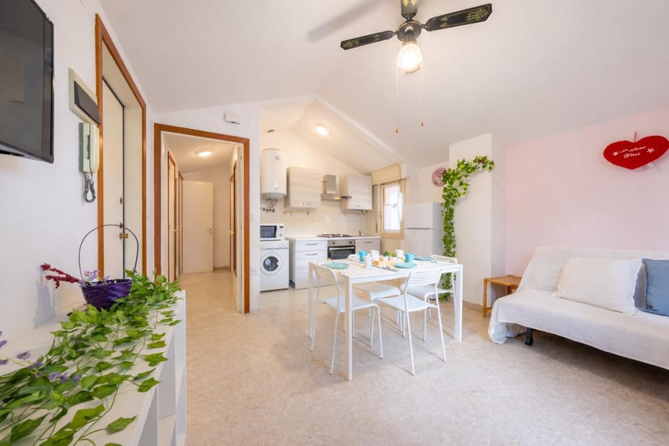 Kitchen or kitchenette, Living room, Dining area