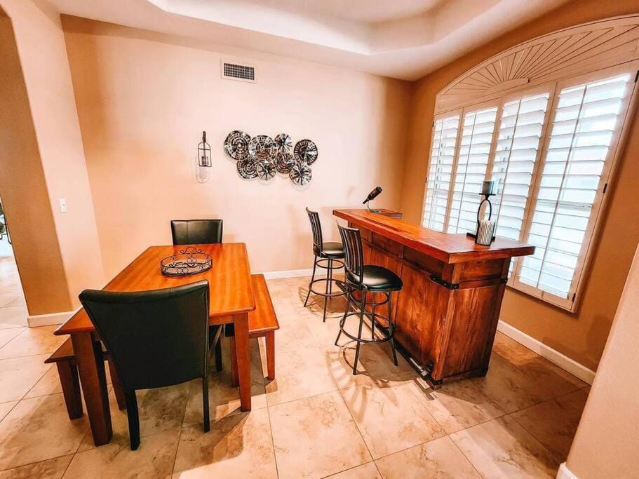 Luxury Pool Home! Amazing Back Yard Oasis Villa in Avondale