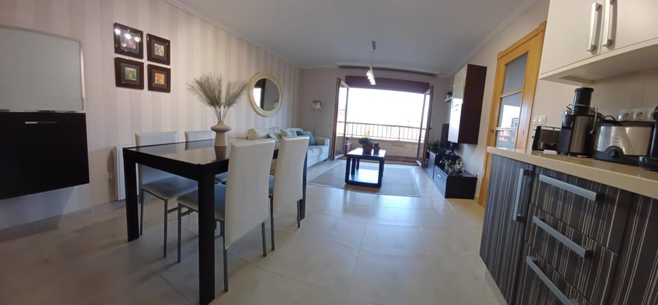 Balcony/Terrace, Kitchen or kitchenette, Lounge or bar, Dining area, Sea view, internet, minibar, pet friendly, stove, toaster, kitchen