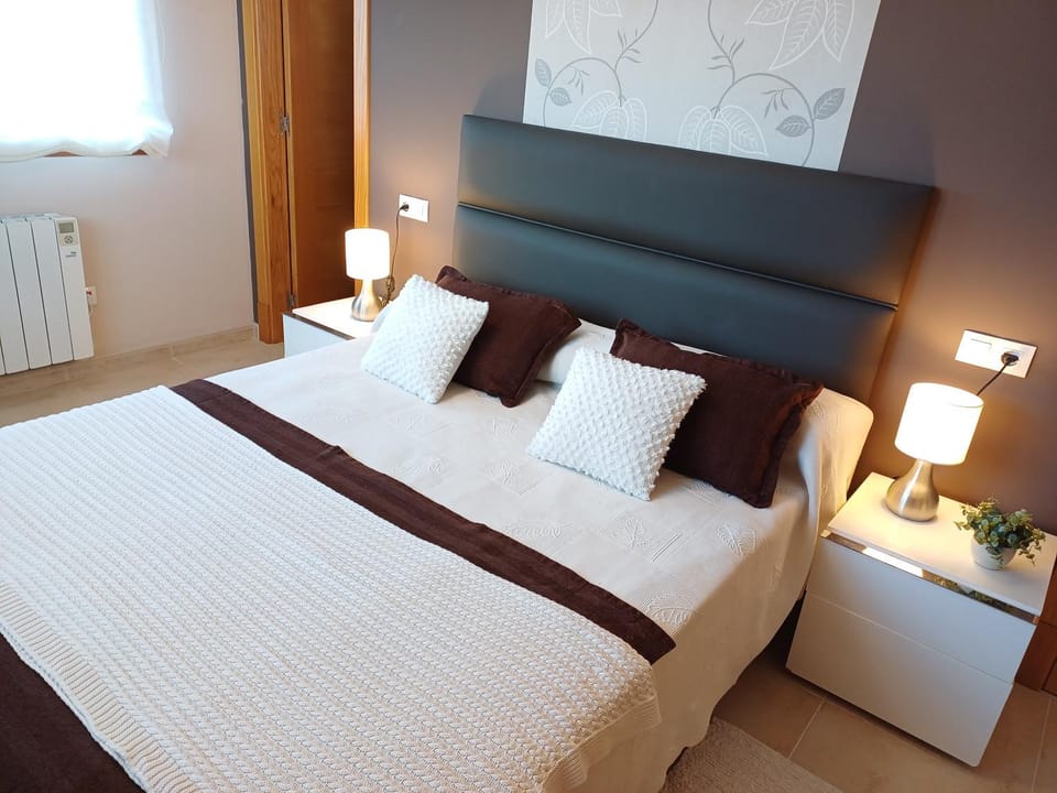 Bed, Bathroom, Bedroom, Garden view, Sea view, internet