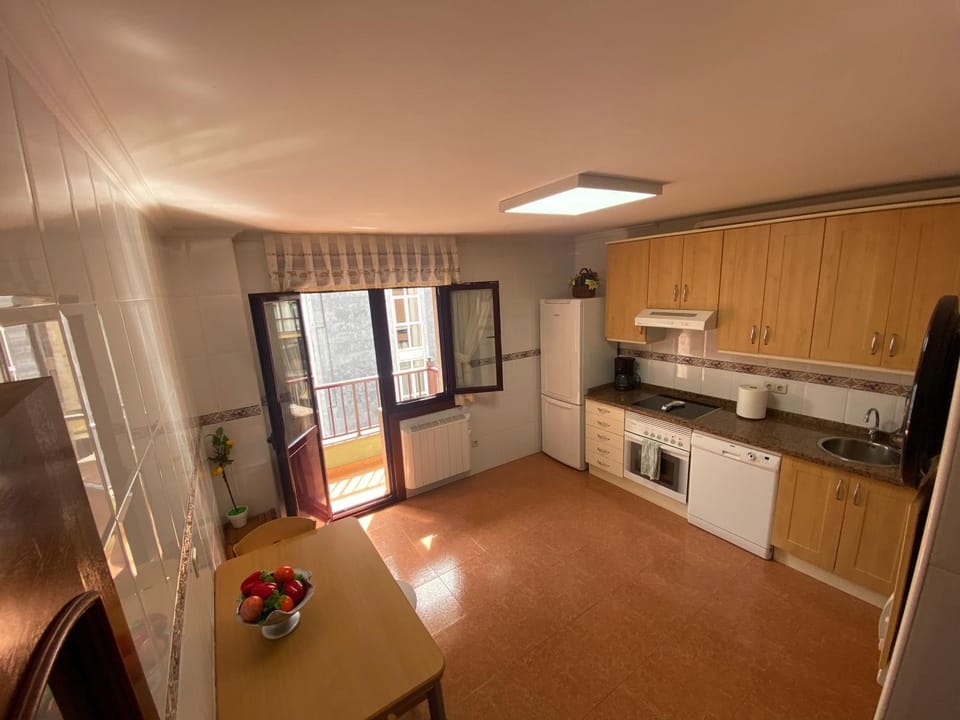 Kitchen or kitchenette, dishwasher, pet friendly, stove