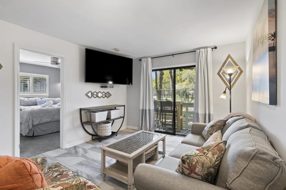 Communal lounge/ TV room, TV and multimedia, Living room, Evening entertainment