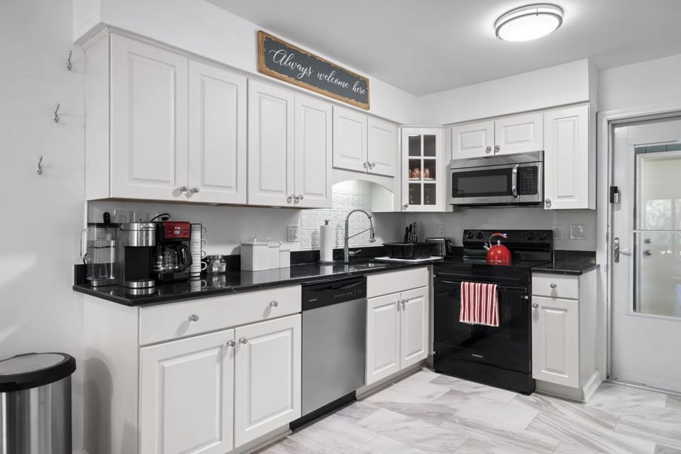 Coffee/tea facilities, Kitchen or kitchenette, dishwasher, minibar, stove, toaster