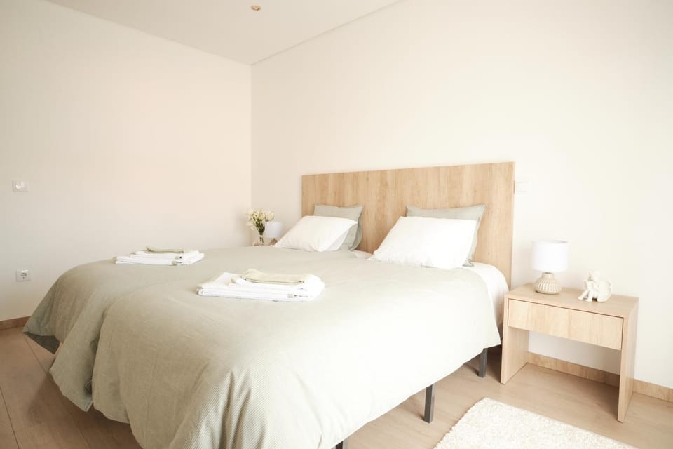 Bed, Photo of the whole room, Bedroom, Family, towels