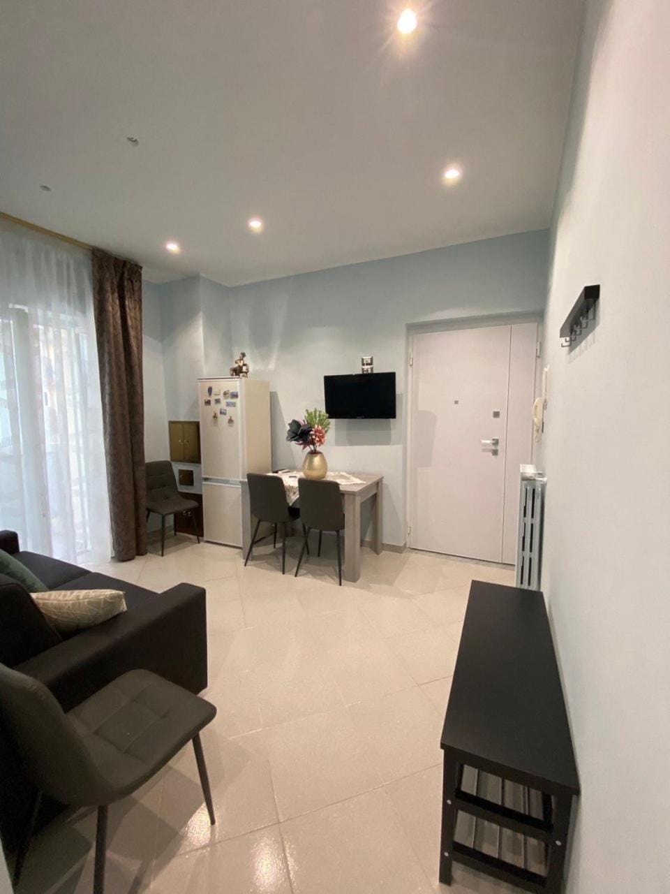 TV and multimedia, Kitchen or kitchenette, Living room, Seating area, Dining area, oven