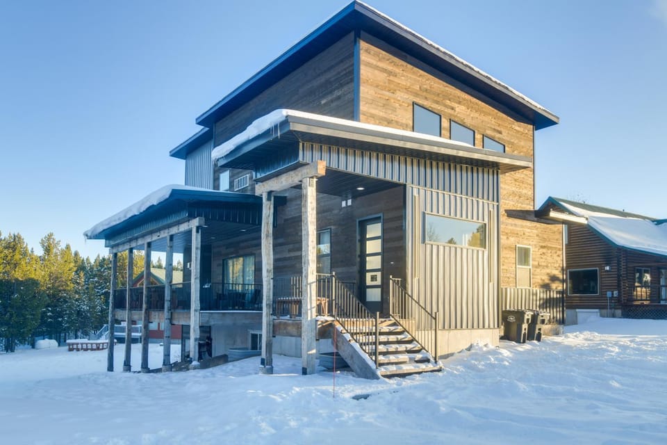 Modern Island Park Cabin ~ 23 Mi to Yellowstone! Cabin in Idaho
