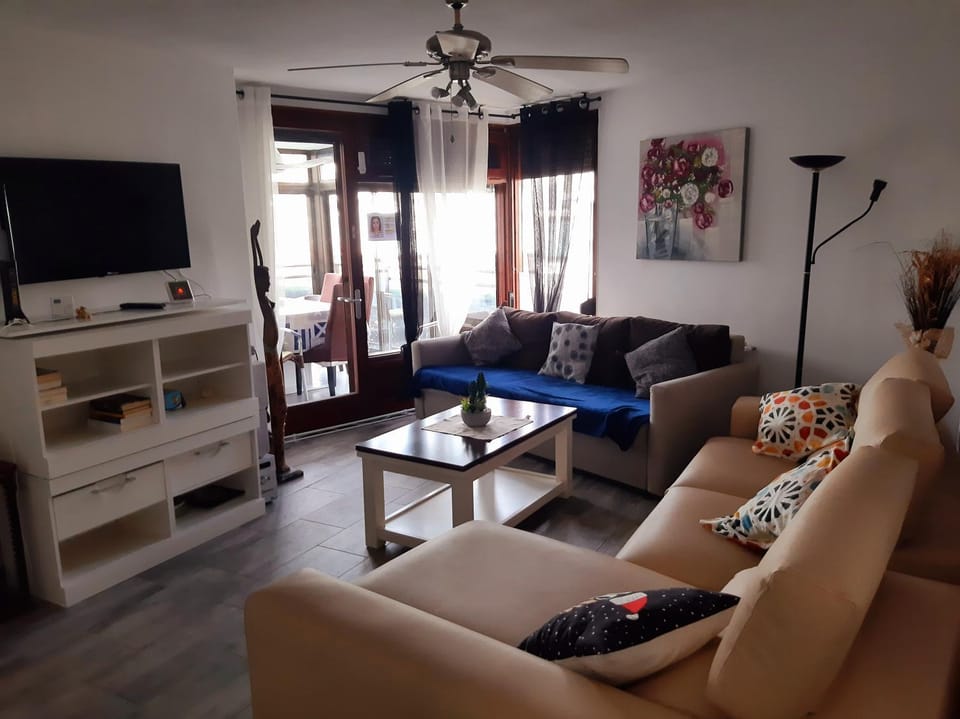 Communal lounge/ TV room, Living room, fireplace