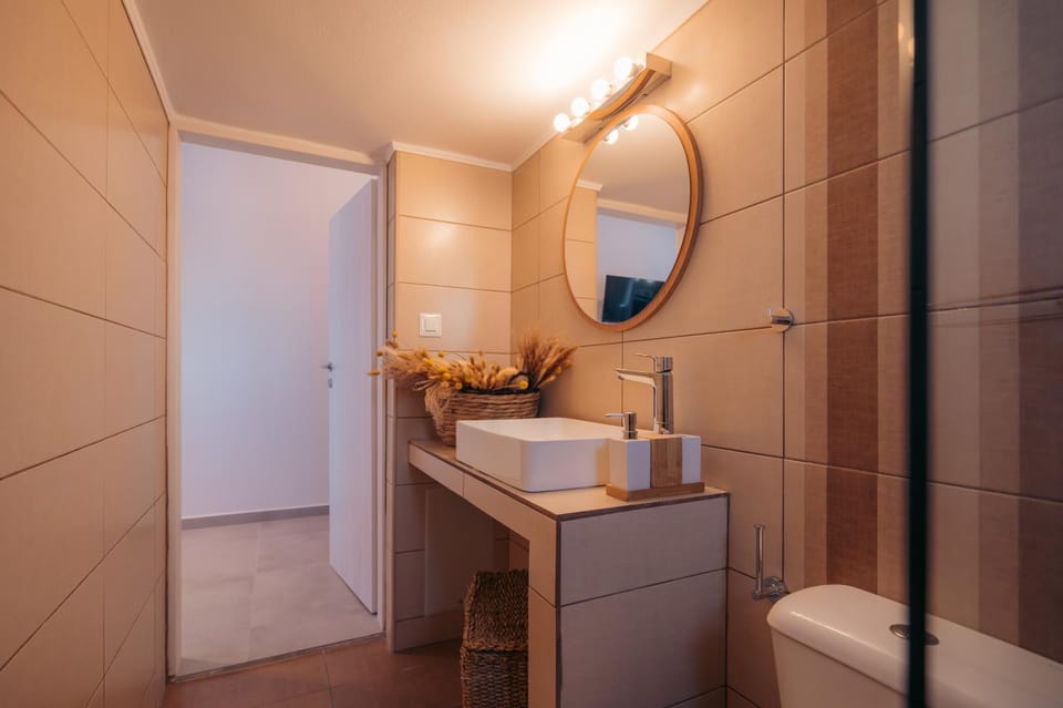 Iviskos Lux House in Milos