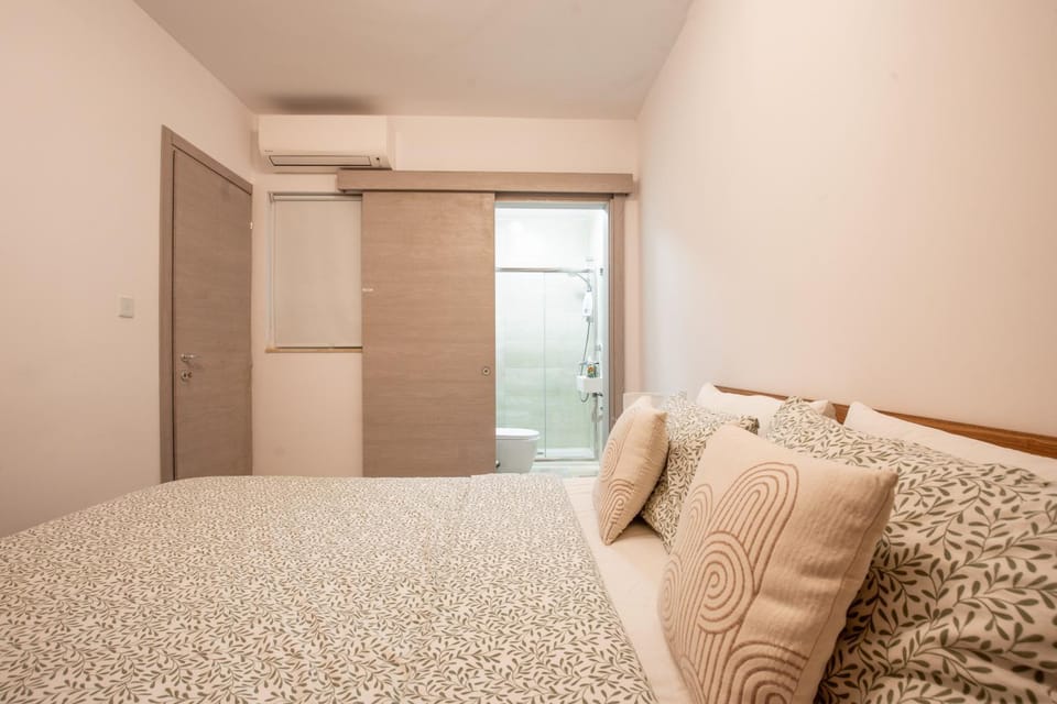Bed, Photo of the whole room, Bedroom, wardrobe, air conditioner