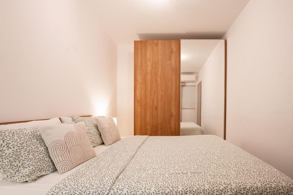 Bed, Photo of the whole room, Bedroom, wardrobe