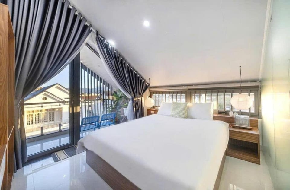 Bed, View (from property/room), Balcony/Terrace, Photo of the whole room, Bedroom