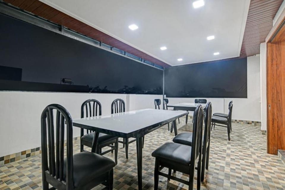 Restaurant/places to eat, Seating area, Dining area, Meeting/conference room
