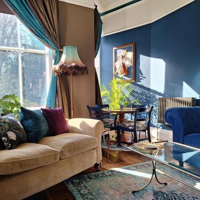 The Huntress Suite Apartment in The Pavilion Gardens