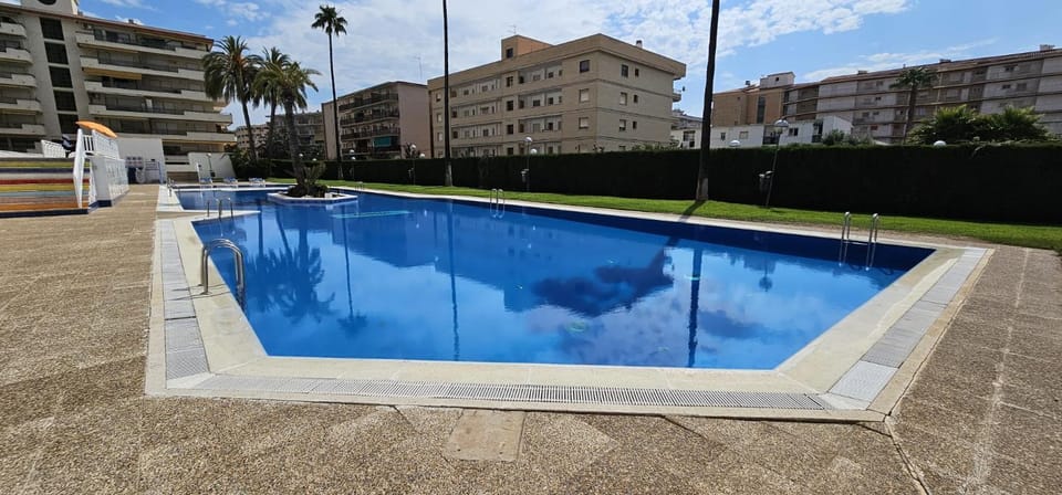Swimming pool, sunbed