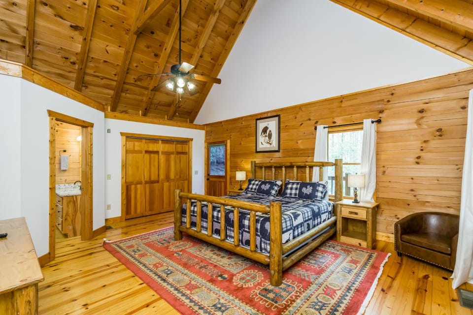 Bedroom, fireplace
