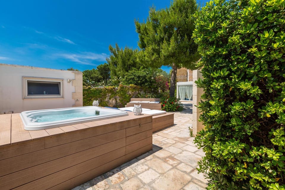 Garden, Hot Tub