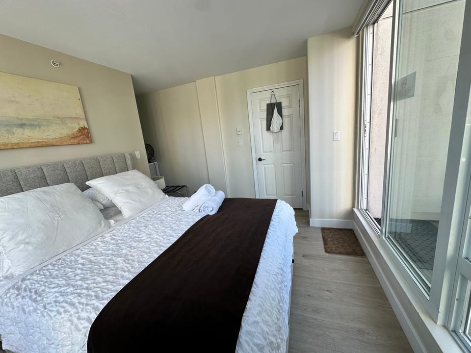 Penthouses of Beach Ave Apartment in Vancouver