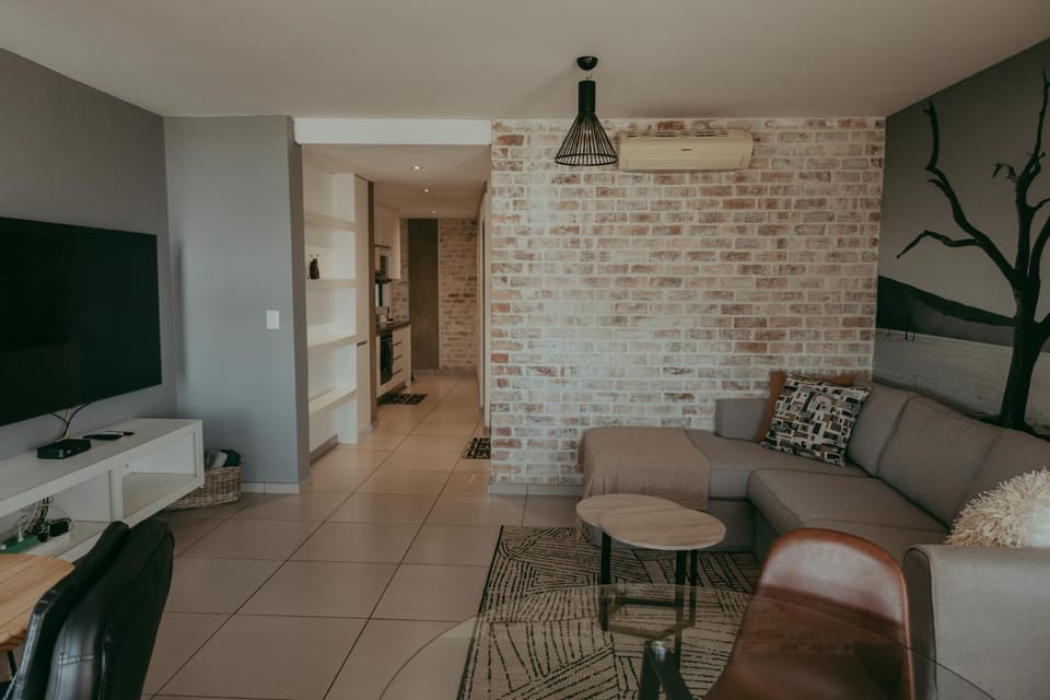 Communal lounge/ TV room, Living room, Seating area, Evening entertainment