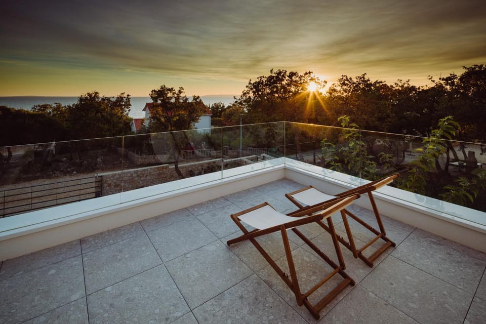 D-Tree HOUSE private heated pool Villa in Novalja