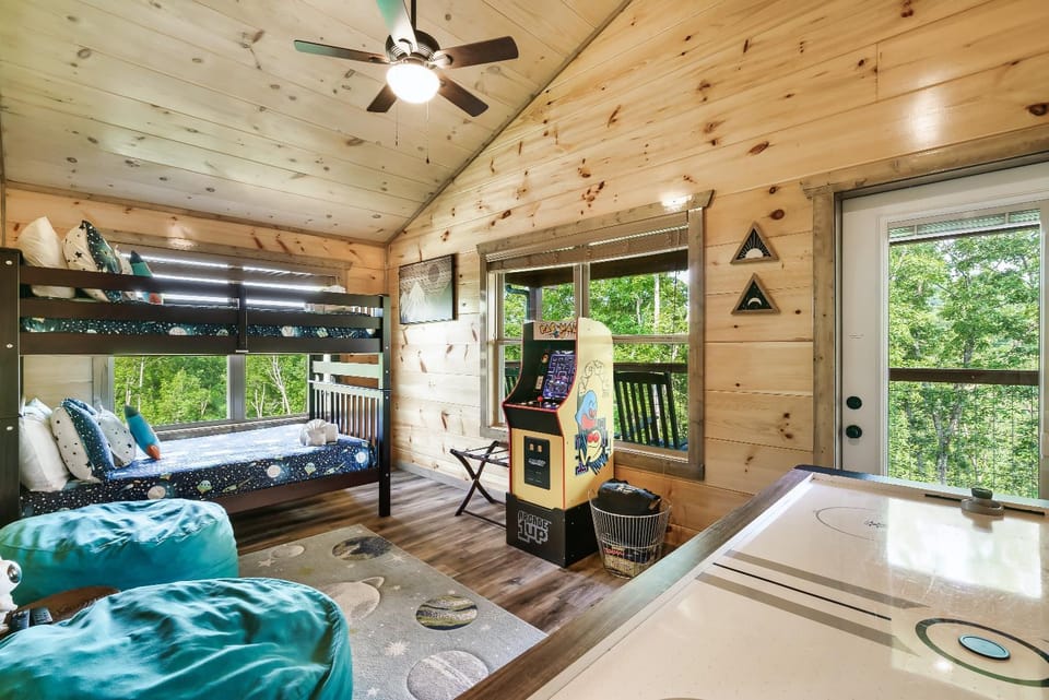 Bed, Game Room