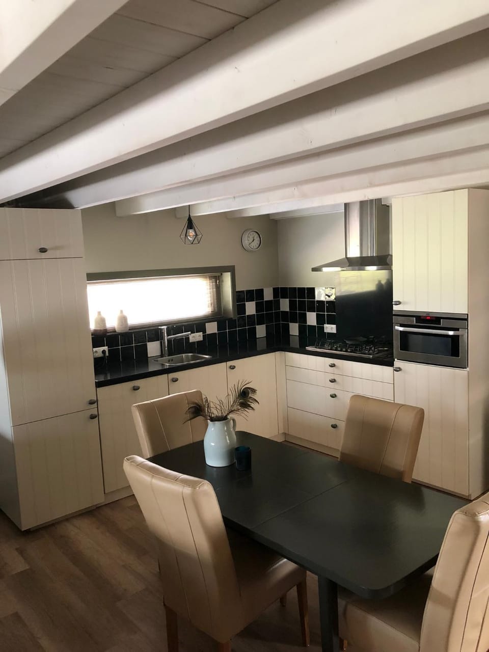 Kitchen or kitchenette, Dining area, minibar, oven, pet friendly, stove