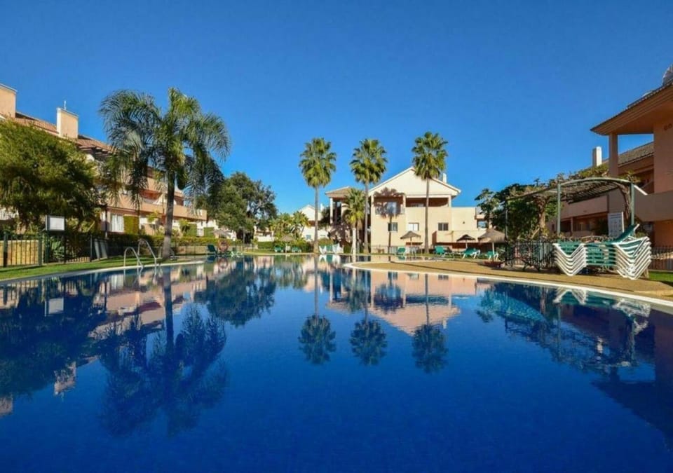 Property building, Day, Natural landscape, Swimming pool, sunbed