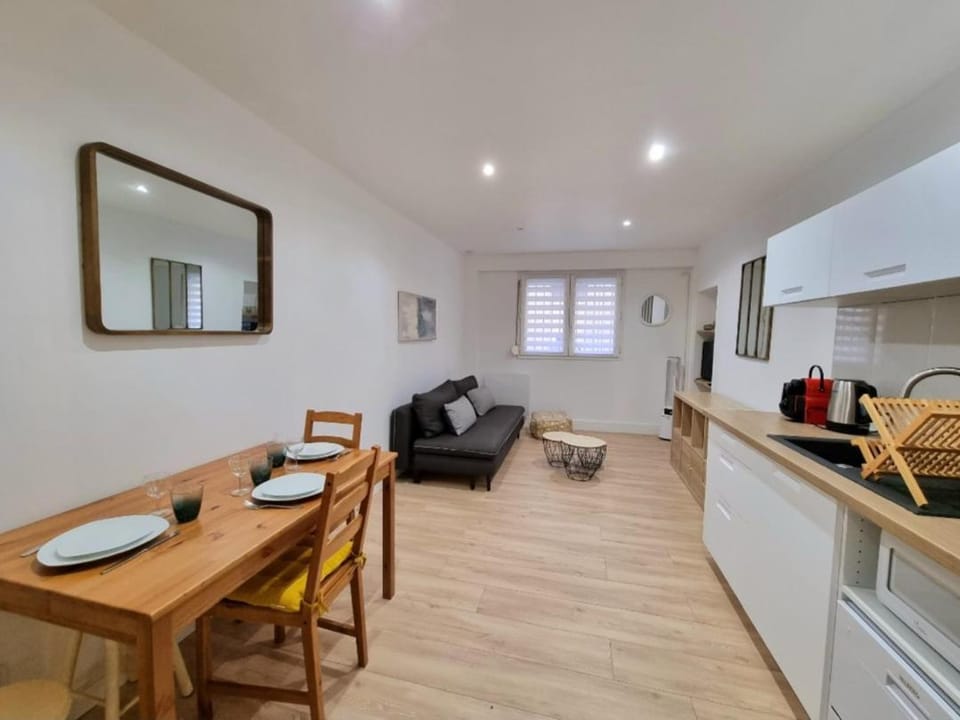 Kitchen or kitchenette, Living room, Dining area