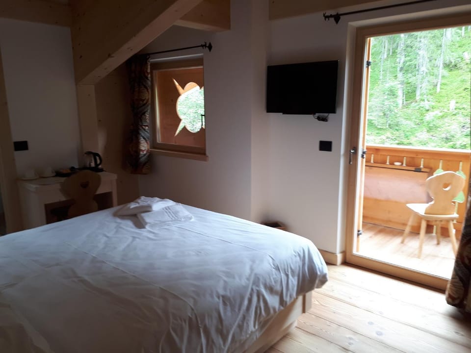 Bed, Photo of the whole room