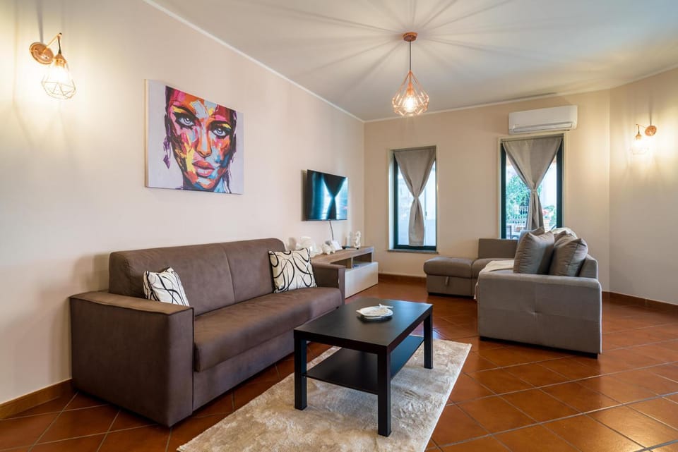 Loft Angolo Sul Mare Apartment in Letojanni