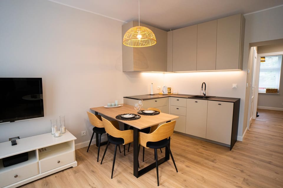 TV and multimedia, Kitchen or kitchenette, Dining area, stove