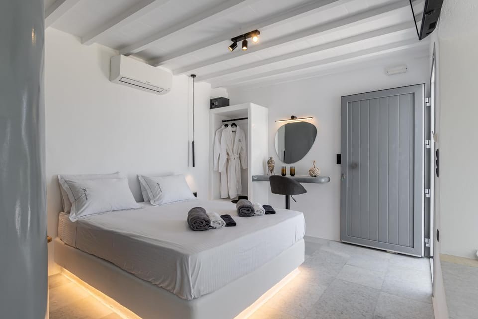 FK Luxury Suites - Orkos Beach Apartment in Naxos, Naxos and Lesser Cyclades, Greece