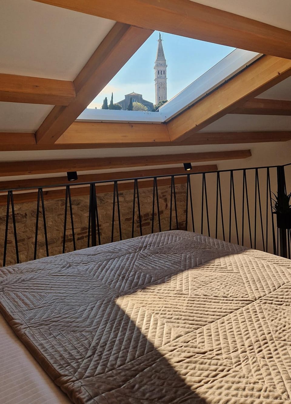 Nearby landmark, Bed, Bird's eye view, View (from property/room), View (from property/room), Bedroom, City view, City view, Landmark view, Landmark view, Sea view, Sea view, wardrobe, air conditioner, air conditioner