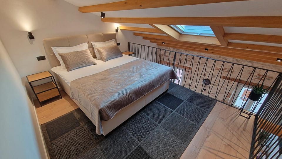 Nearby landmark, Bed, Bird's eye view, View (from property/room), View (from property/room), Bedroom, City view, City view, Landmark view, Landmark view, Sea view, Sea view, Street view, Street view, hair dresser, wardrobe, air conditioner, air conditioner