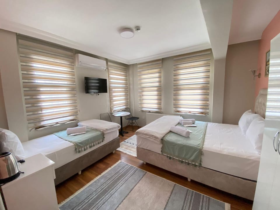 TV and multimedia, Photo of the whole room, Bedroom