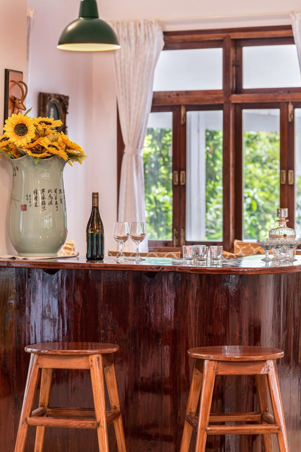 Food and drinks, Seating area, Dining area, Food, Drinks, Alcoholic drinks