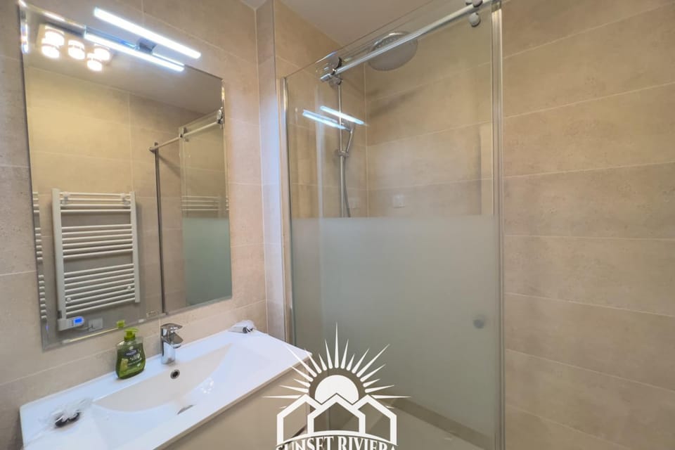 LA BADINE Studio AirCo Pool for 2 By Sunset Apartment in Antibes