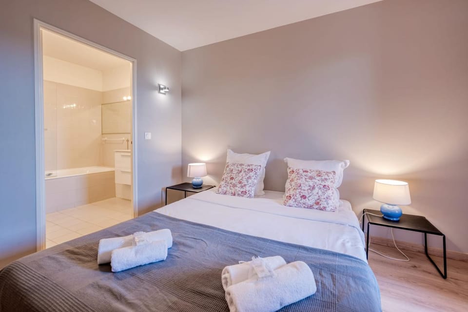 LA BADINE Appartement AirCo Pool for 4 By Sunset Apartment in Antibes