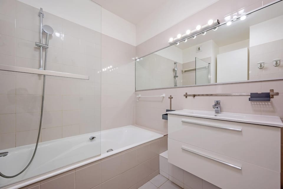 LA BADINE Appartement AirCo Pool for 4 By Sunset Apartment in Antibes