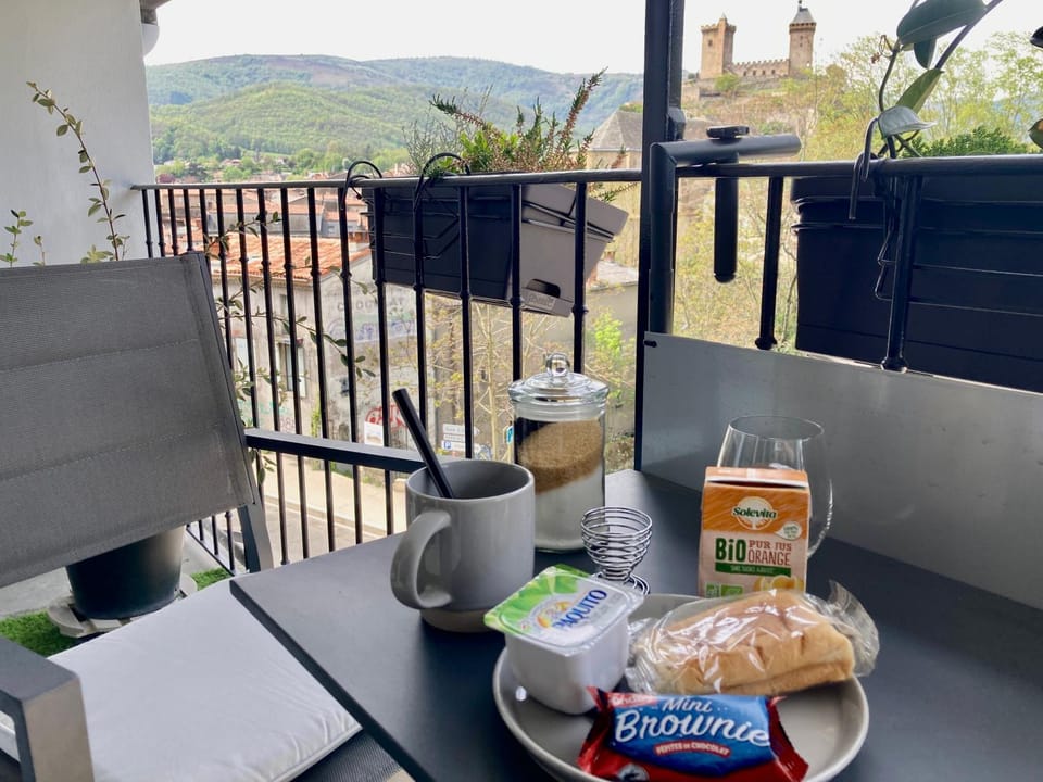 Natural landscape, View (from property/room), Balcony/Terrace, Food and drinks, Food, Mountain view, Breakfast, Continental breakfast