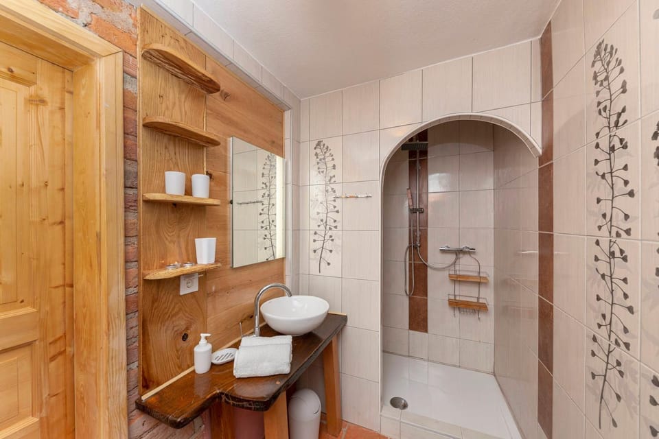 Shower, Bathroom, towels