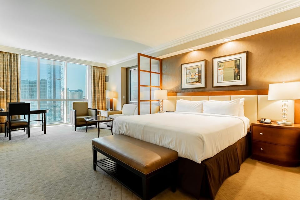 Bed, Seating area