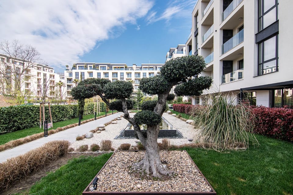 Property building, Day, Natural landscape, Garden, Garden view