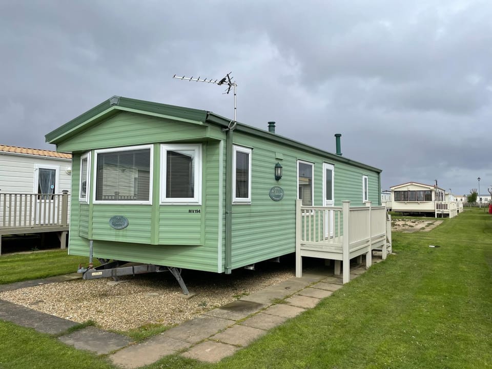 MV194 Golden Palm Resort Campground/ 
RV Resort in Chapel Saint Leonards