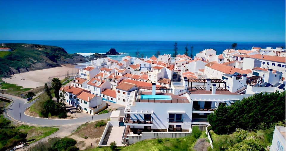 Property building, Day, Neighbourhood, Natural landscape, Bird's eye view, Beach, City view, Sea view, Street view, Location