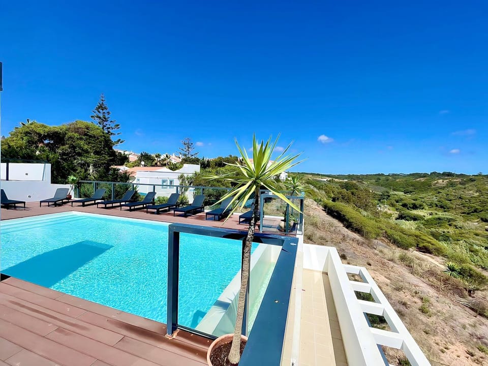 Day, Natural landscape, View (from property/room), Balcony/Terrace, Pool view, Swimming pool, sunbed