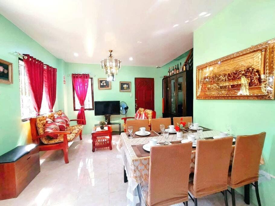 Family Friendly Entire House 4 minutes to Beach House in Central Visayas