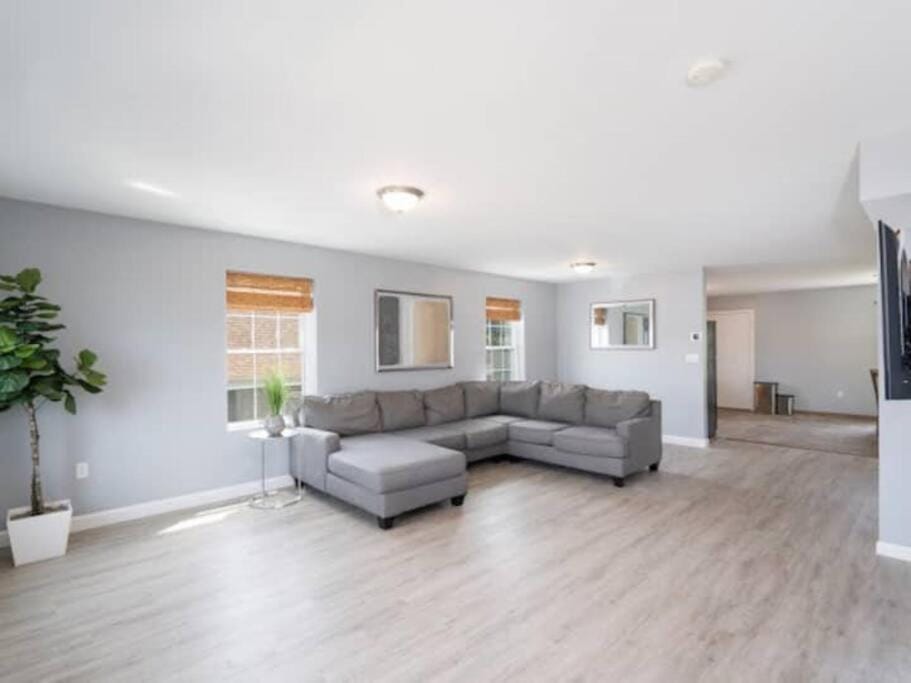 Communal lounge/ TV room, TV and multimedia, Kitchen or kitchenette, Living room, Seating area, Evening entertainment
