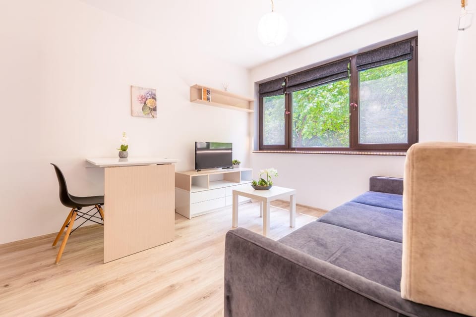 TV and multimedia, Seating area, Dining area